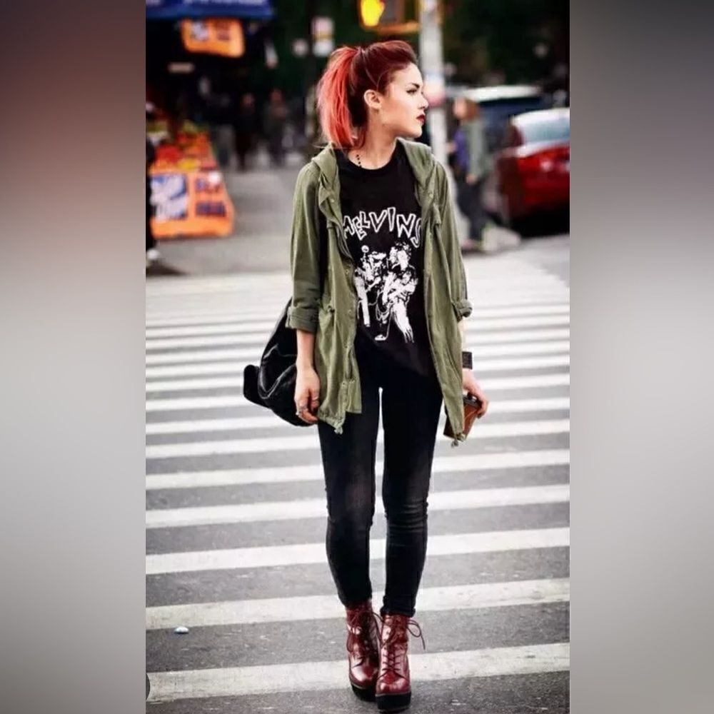 What is Grunge or an Edgy Esthetic?  Check out these styles at my live show!